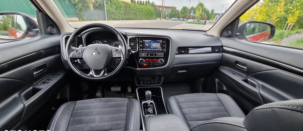 Mitsubishi Outlander cena 73900 przebieg: 189994, rok produkcji 2019 z Ciechanów małe 379